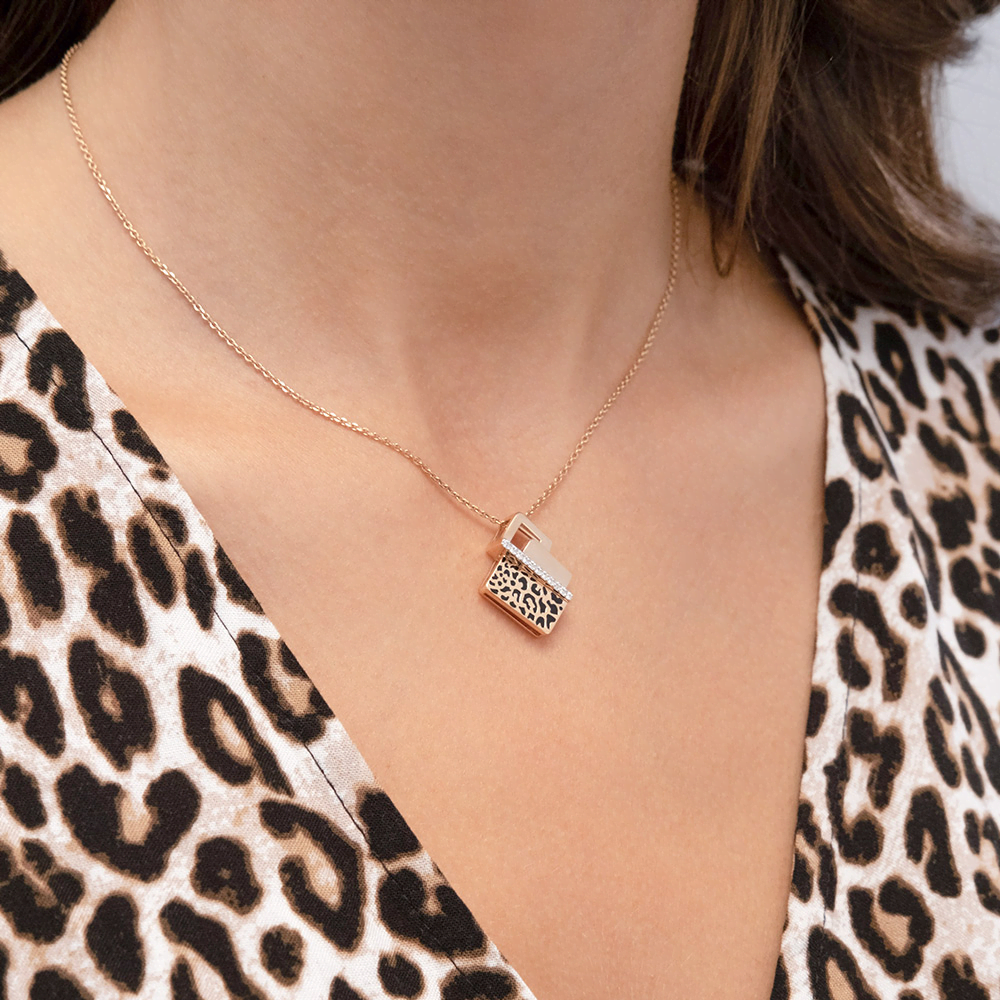 Подвеска с принтом «Леопард» из красного золота с фианитами и эмалью 03-3442-00-401-1110