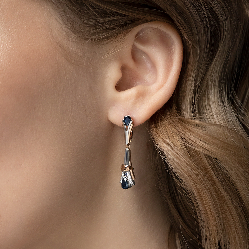 Серьги с английским замком из комбинированного золота с сапфирами и бриллиантами 02-5219-00-105-1111