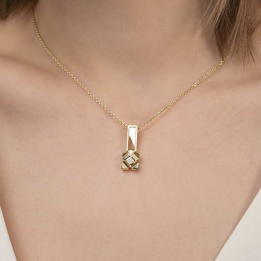 Подвеска из комбинированного золота с бриллиантами 03-3358-00-101-1121