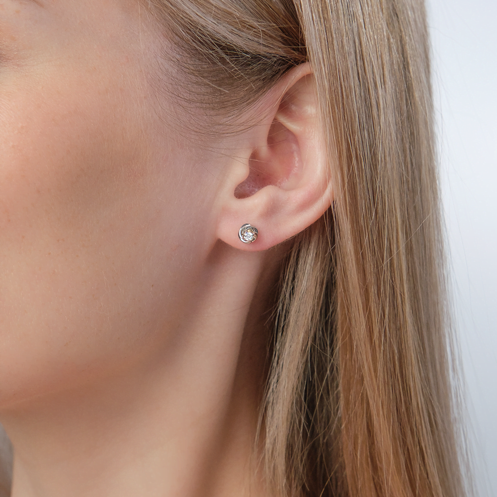 Серьги-пусеты из комбинированного золота с бриллиантом 02-5342-00-101-1121