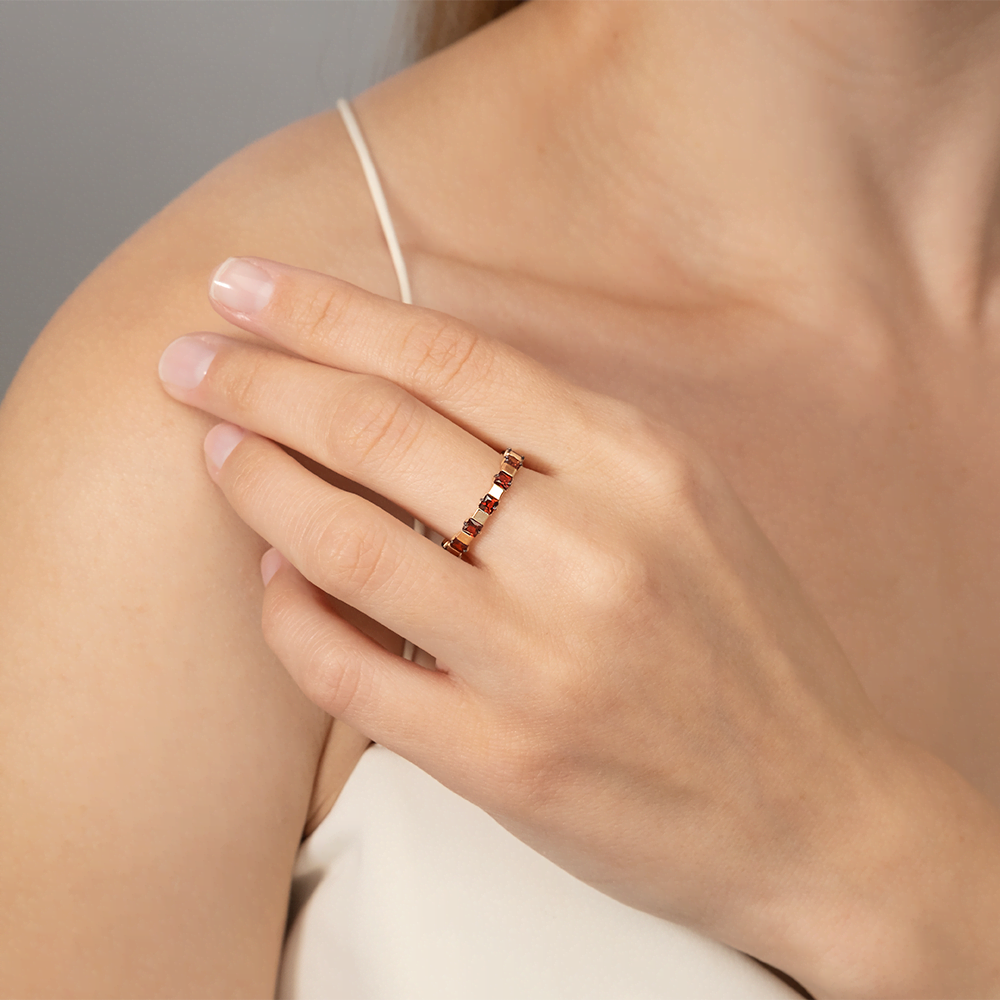 Кольцо из красного золота с гранатами 01-5321-00-204-1110-57