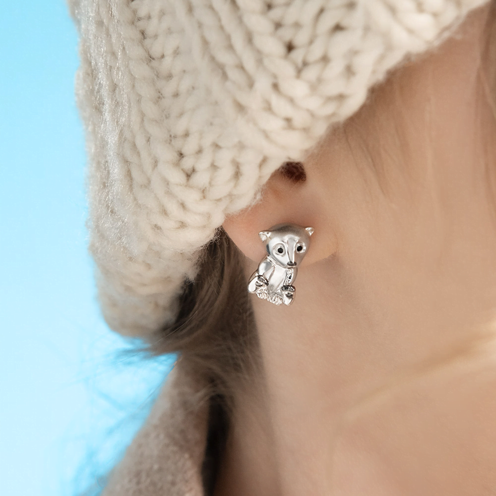 Серьги «Белые медведи» с английским замком из серебра с эмалью 02-5154-00-000-0200