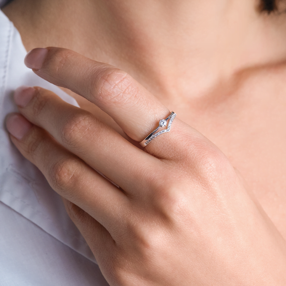 Кольцо из серебра с фианитами 01-0406-00-401-0200