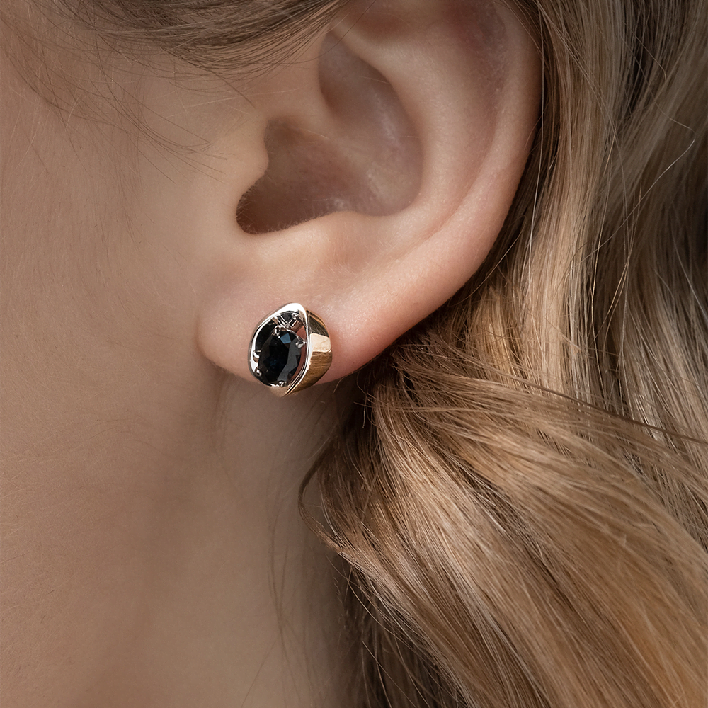 Серьги-пусеты из комбинированного золота с сапфиром 02-5224-00-102-1111