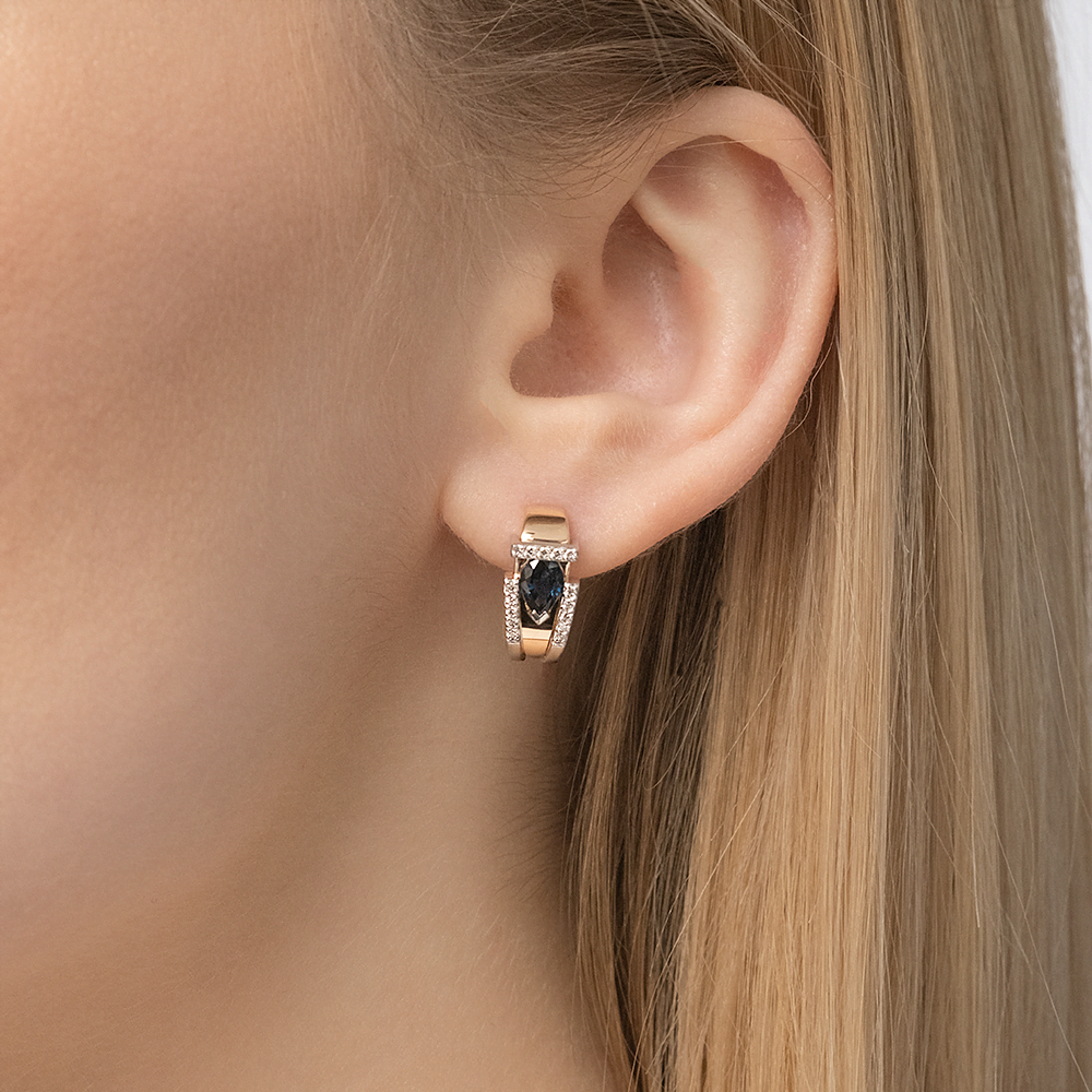 Серьги с английским замком из комбинированного золота с сапфиром и бриллиантами 02-5244-00-105-1111