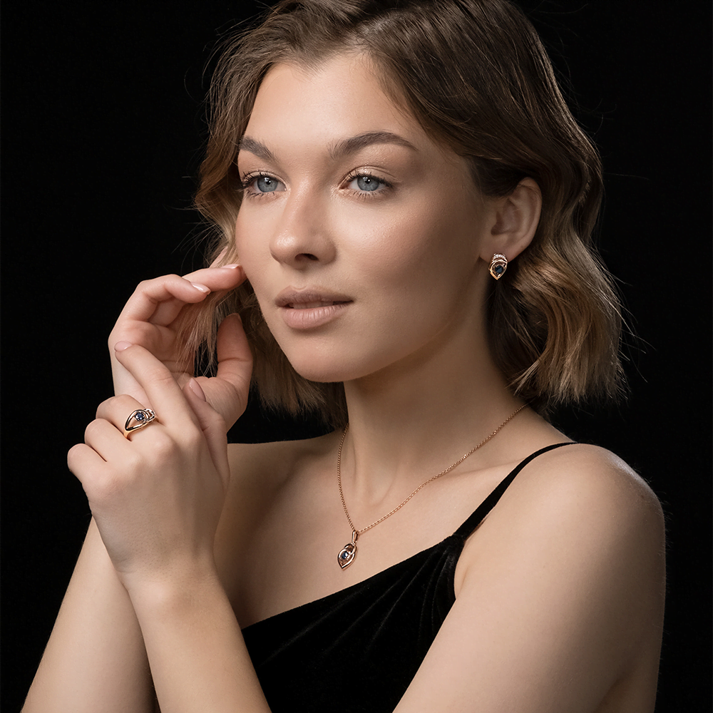 Кольцо из комбинированного золота с сапфиром и бриллиантами 01-5722-00-105-1111