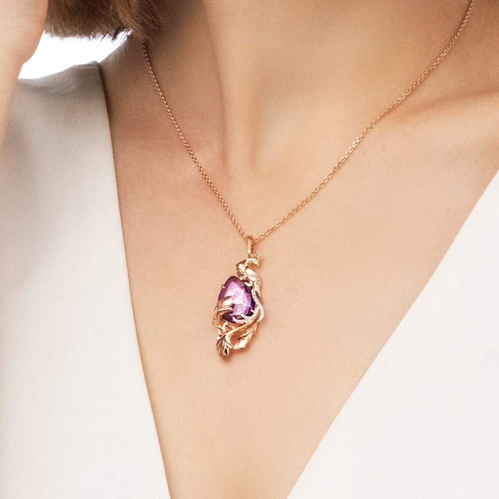 Подвеска «Жар-птица» из красного золота с аметистом, натуральными топазами white и эмалью 03-3086-00-225-1110-46