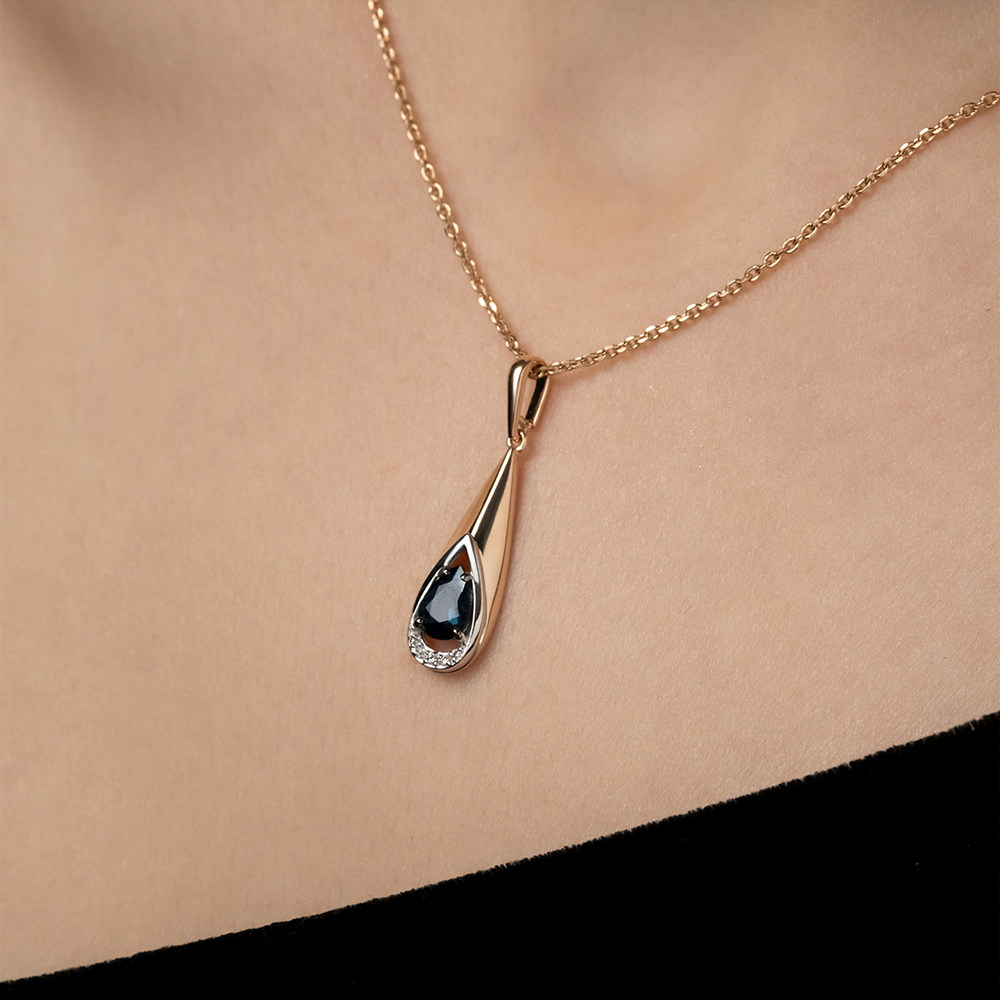 Подвеска из комбинированного золота с сапфиром и бриллиантами 03-3456-00-105-1111