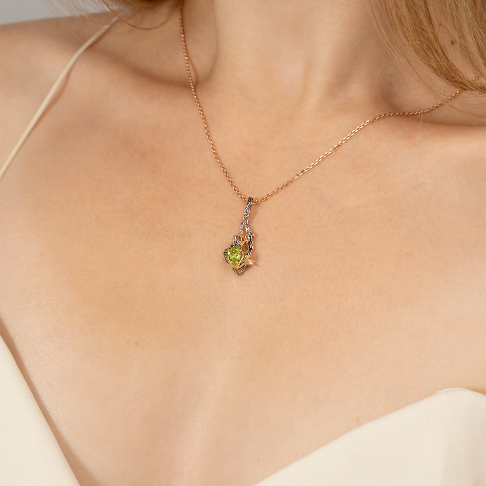 Подвеска «Лягушка» из красного золота с миксом камней 03-3147-00-727-1110-57