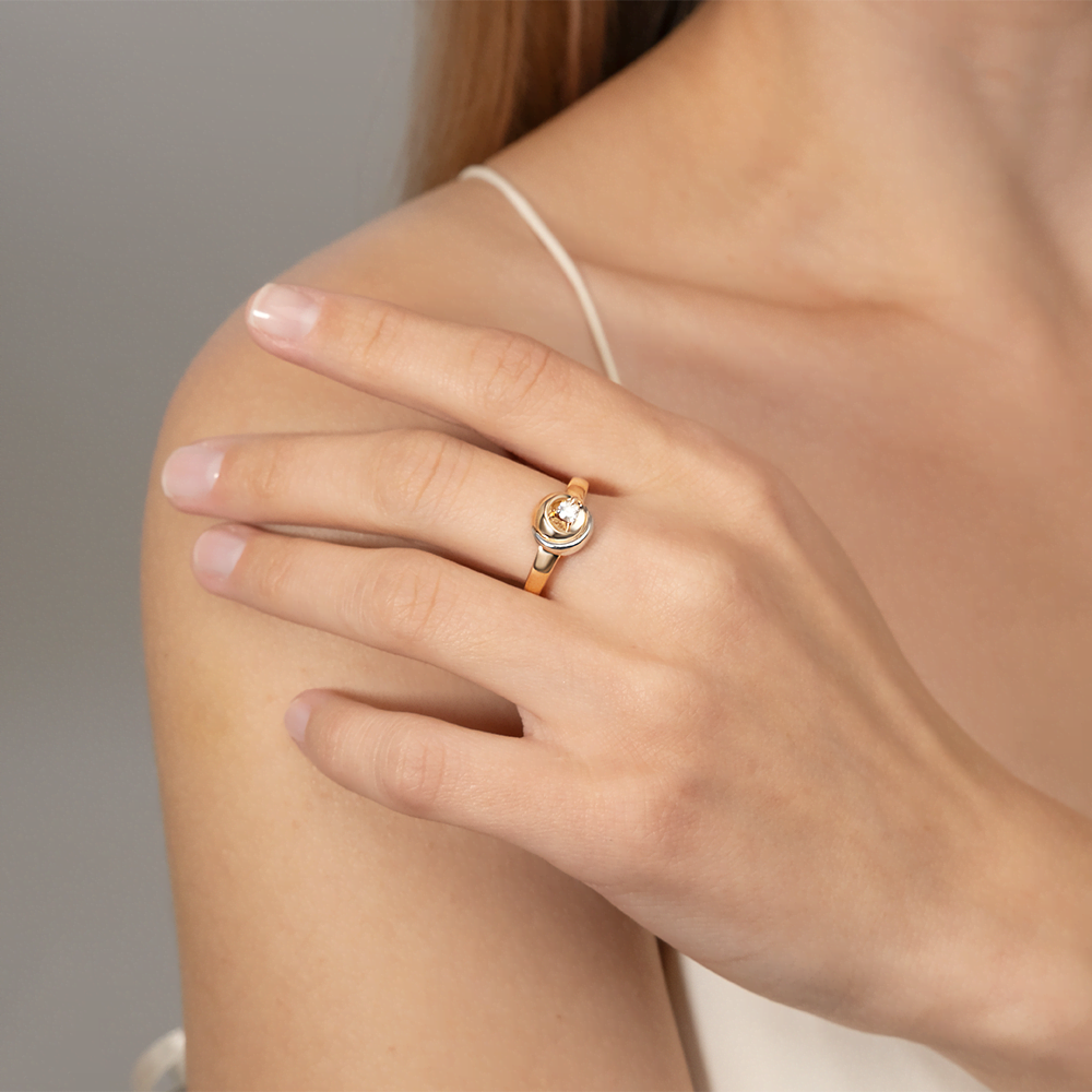 Кольцо из комбинированного золота с бриллиантом 01-5752-00-101-1111