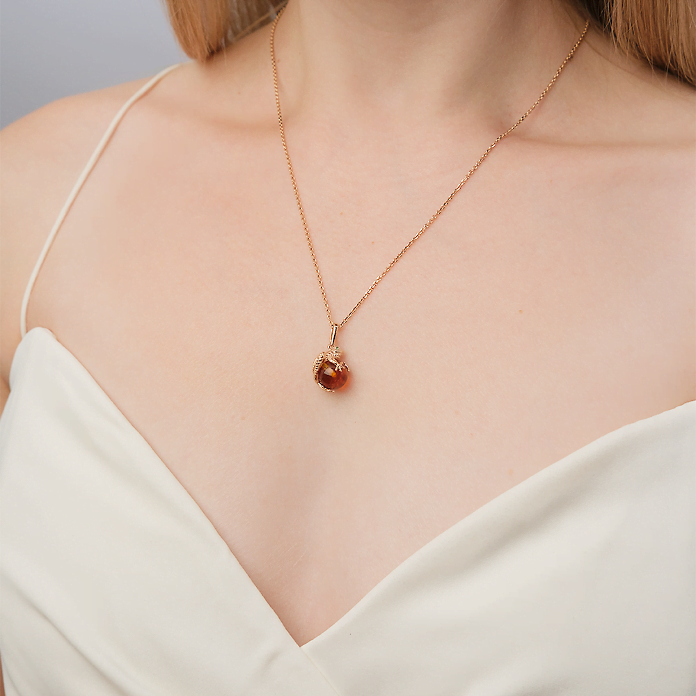 Подвеска «Лягушка» из красного золота с янтарём и фианитами 03-2509-00-272-1110-46