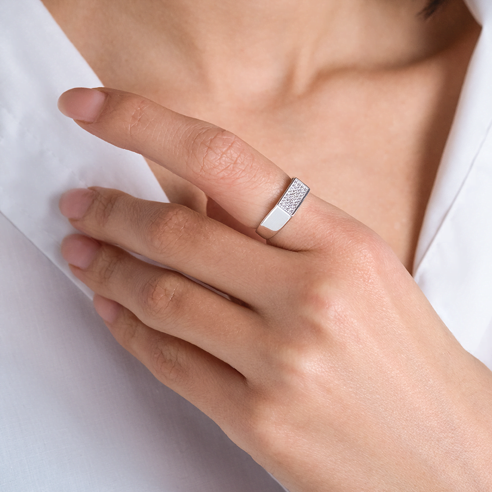 Кольцо из серебра с фианитами 01-2698-00-401-0200