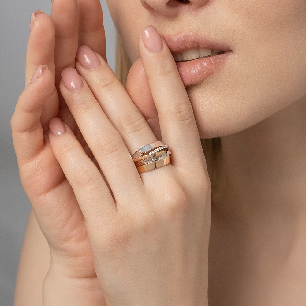 Кольцо из комбинированного золота с фианитами 01-5239-00-401-1111-42