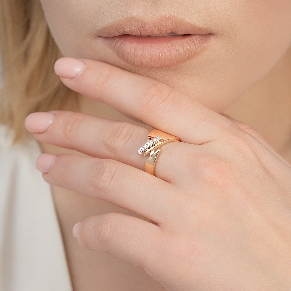 Кольцо из комбинированного золота с фианитами 01-5666-00-401-1111