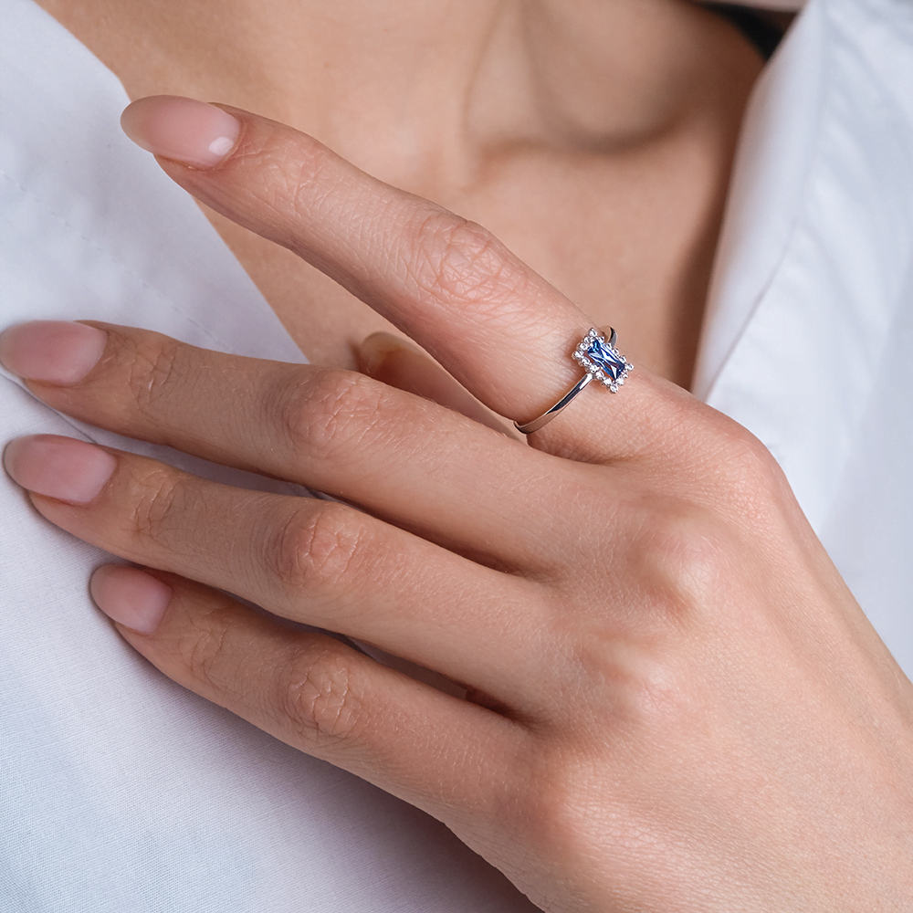 Кольцо из серебра с фианитами 01-1514-00-404-0200