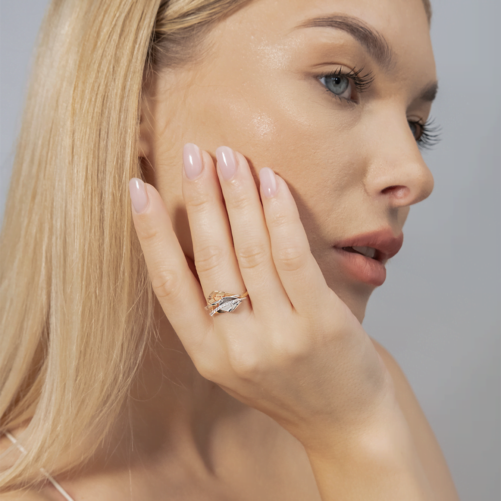 Кольцо из комбинированного золота с фианитами 01-5066-00-401-1111-48