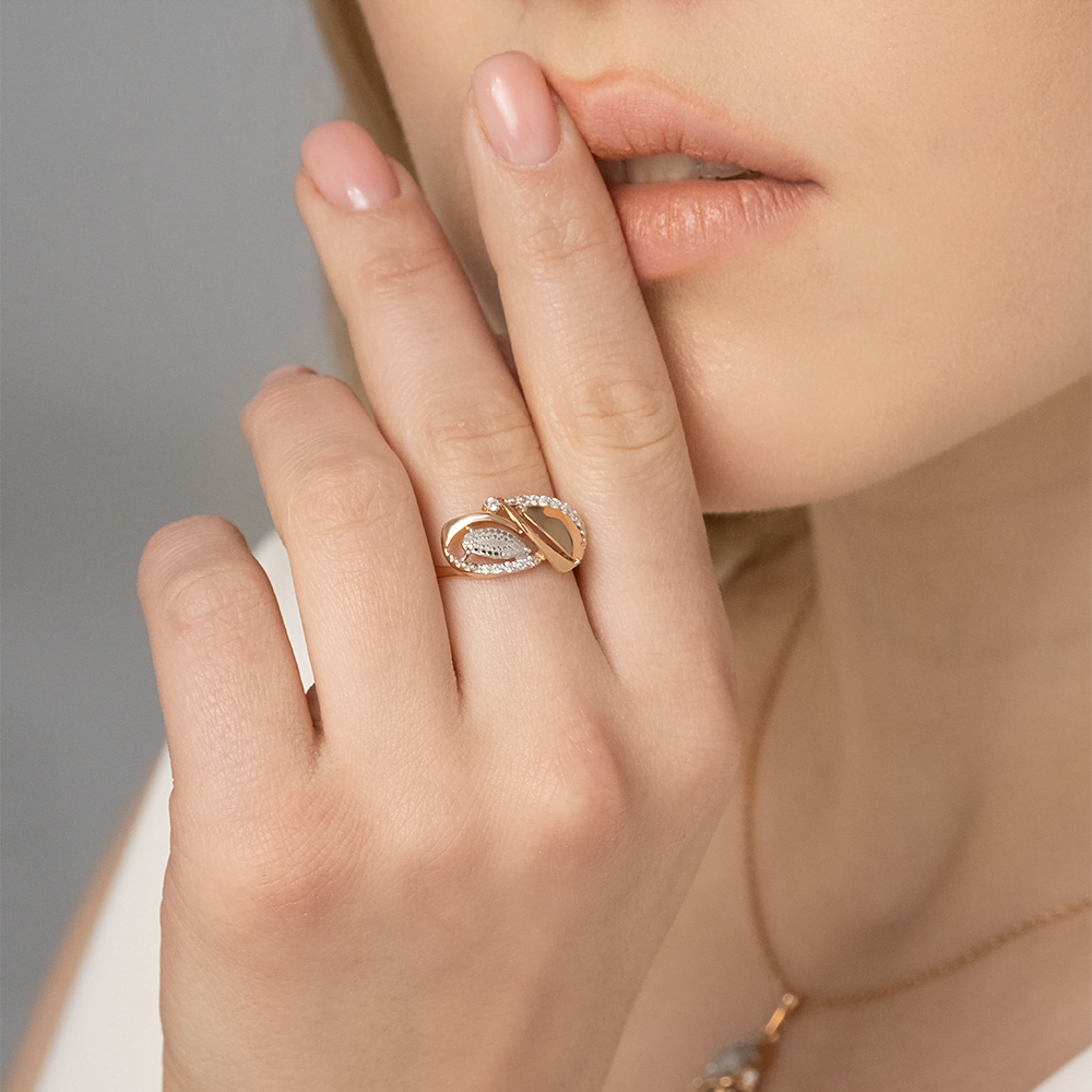 Кольцо из комбинированного золота с фианитами 01-5062-00-401-1111-65