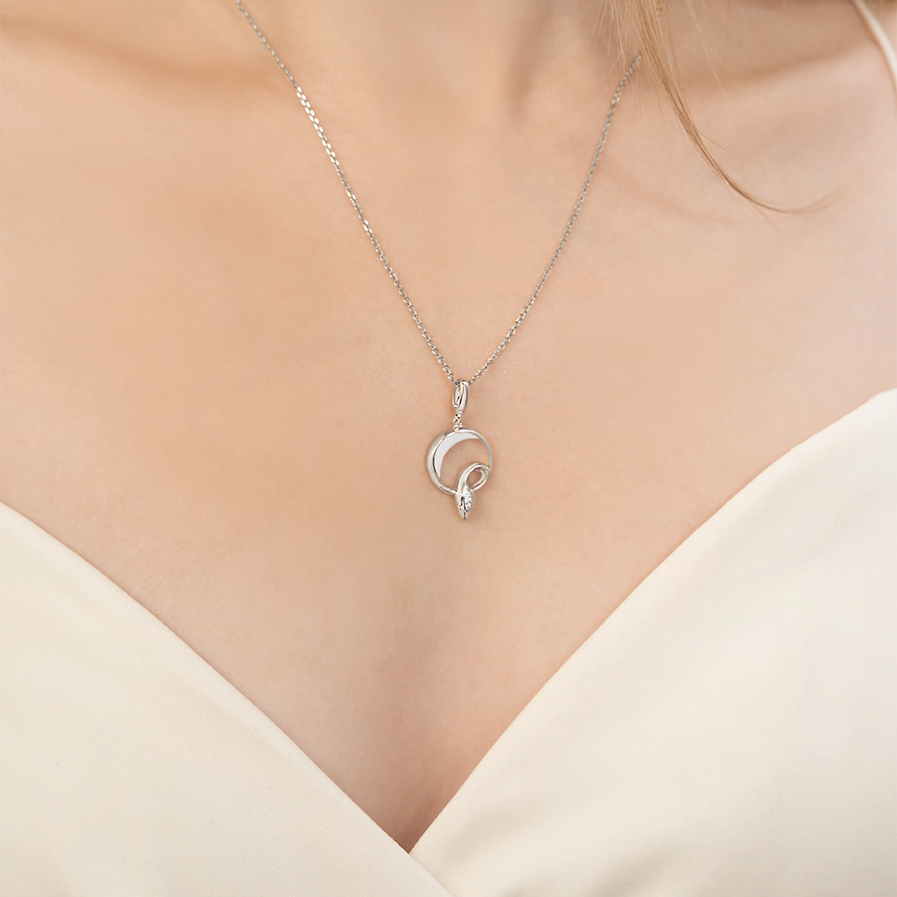 Подвеска «Змея. Безграничность возможностей» из белого золота с бриллиантами 03-3282-00-101-1120