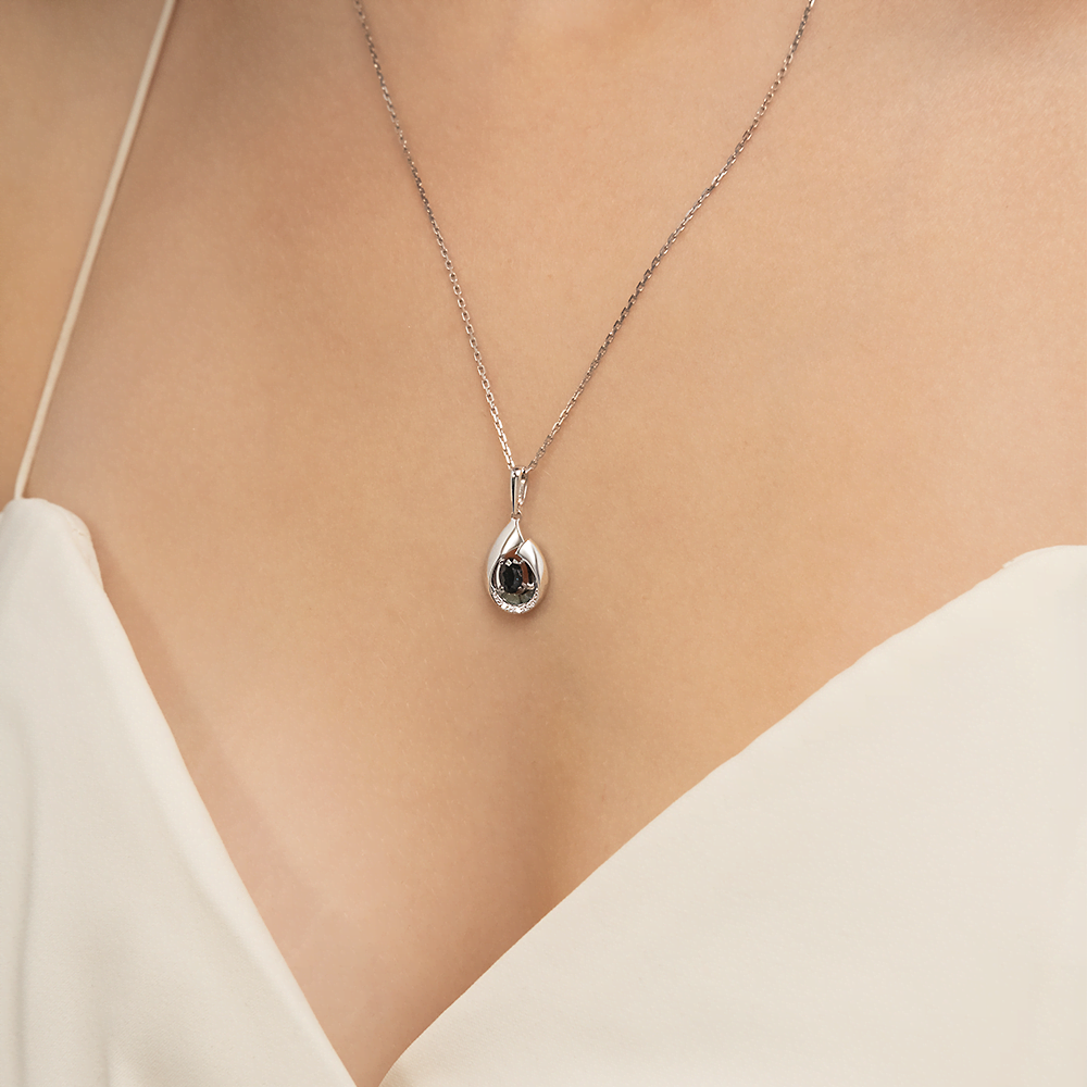 Подвеска из белого золота с сапфиром и бриллиантами 03-3467-00-105-1120