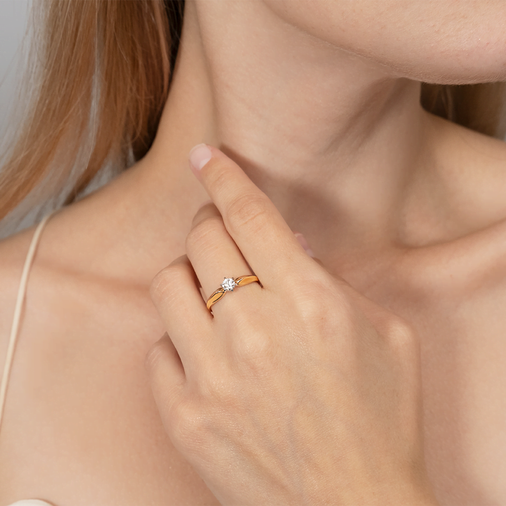 Помолвочное кольцо из комбинированного золота с бриллиантом 01-0914-00-101-1111-30