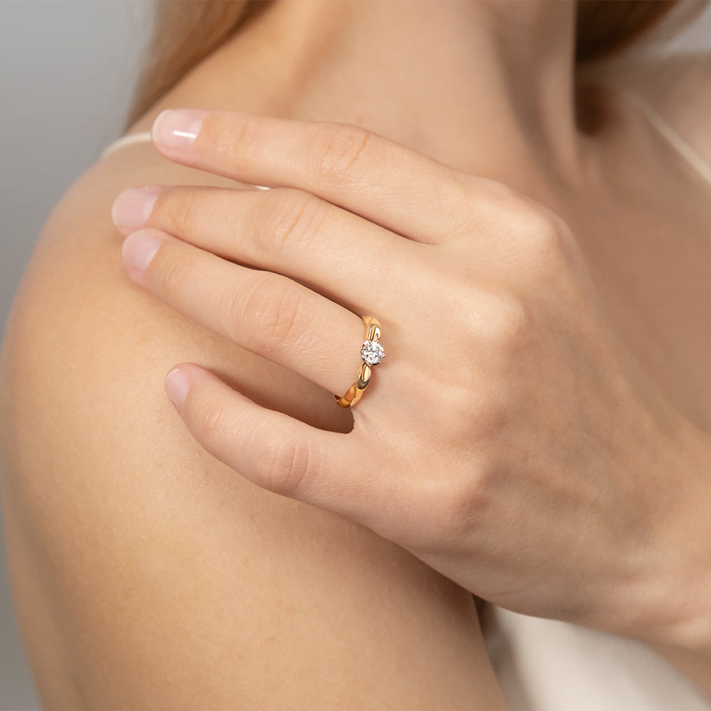 Помолвочное кольцо из комбинированного золота с бриллиантом 01-0964-00-101-1111-30