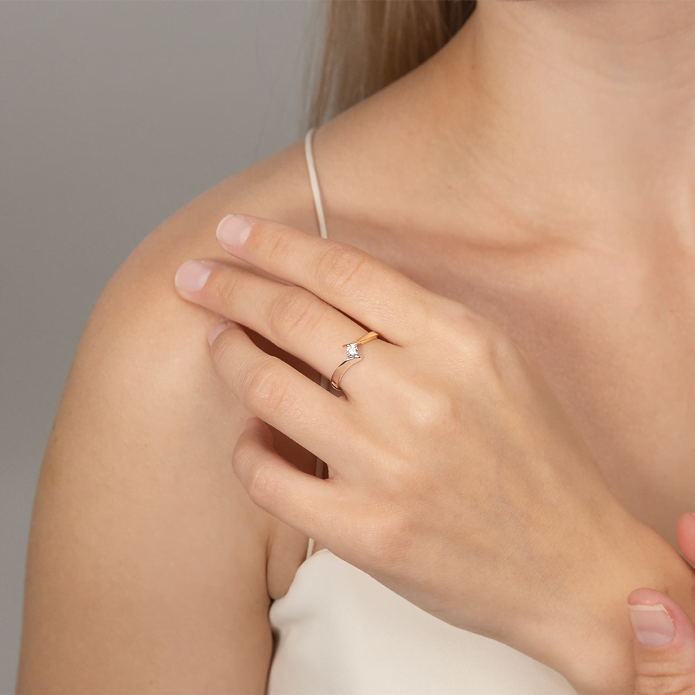 Кольцо из комбинированного золота с бриллиантом 01-0443-00-101-1111-30