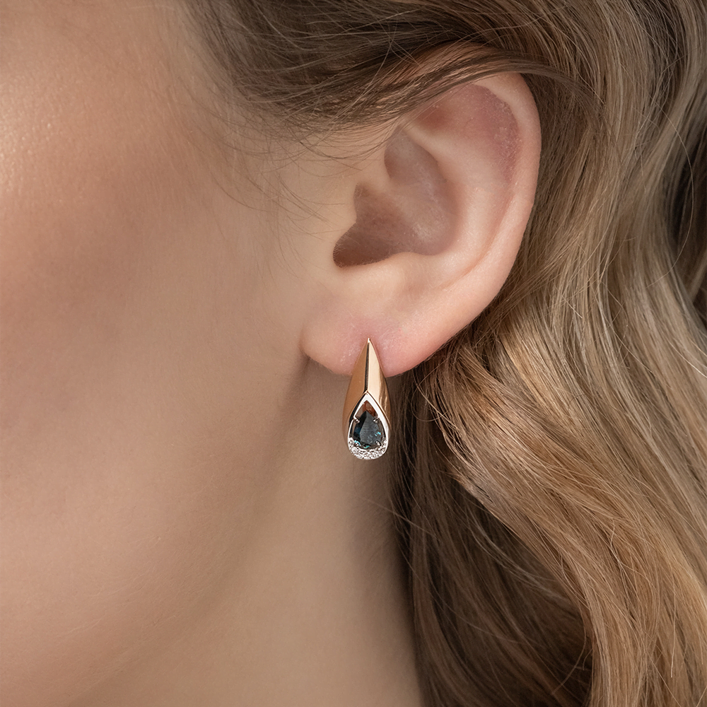 Серьги с английским замком из комбинированного золота с сапфиром и бриллиантами 02-5221-00-105-1111